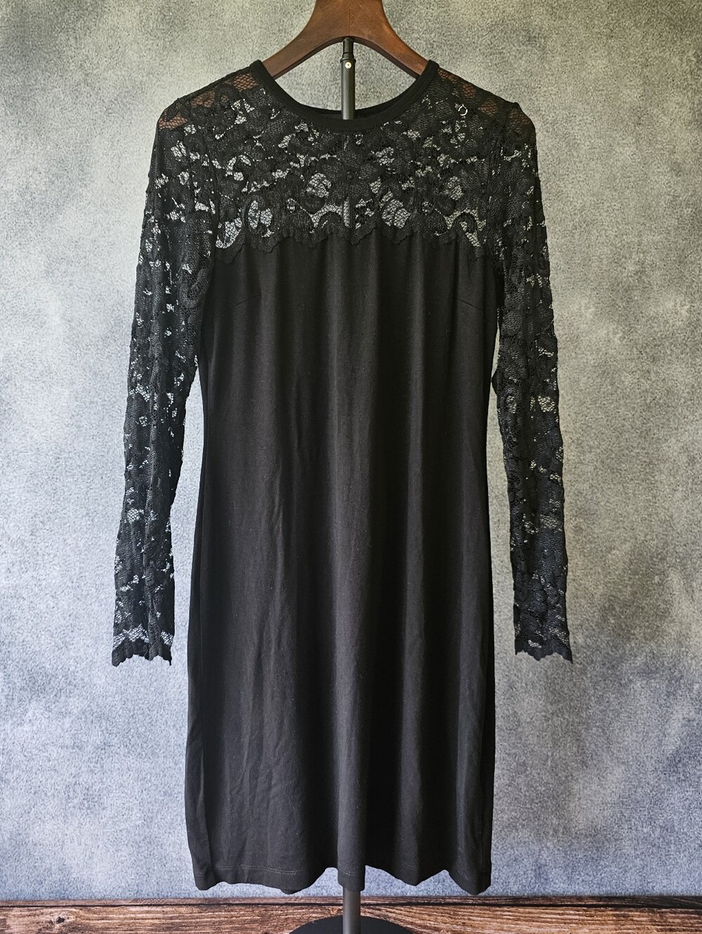 Womens' Large Karen Kane lace yoke long-sleeve shift dress